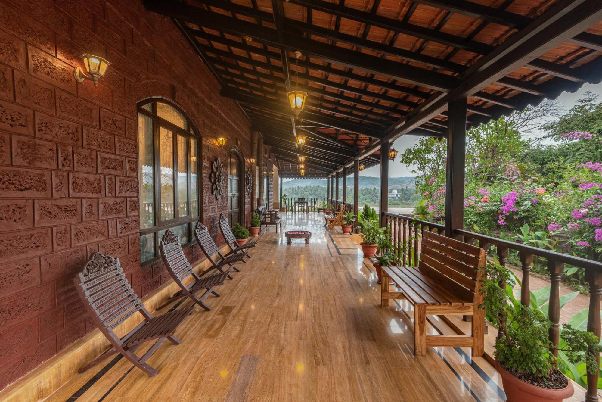 Saffronstays Athaang, Dapoli Ānjarle Exterior photo