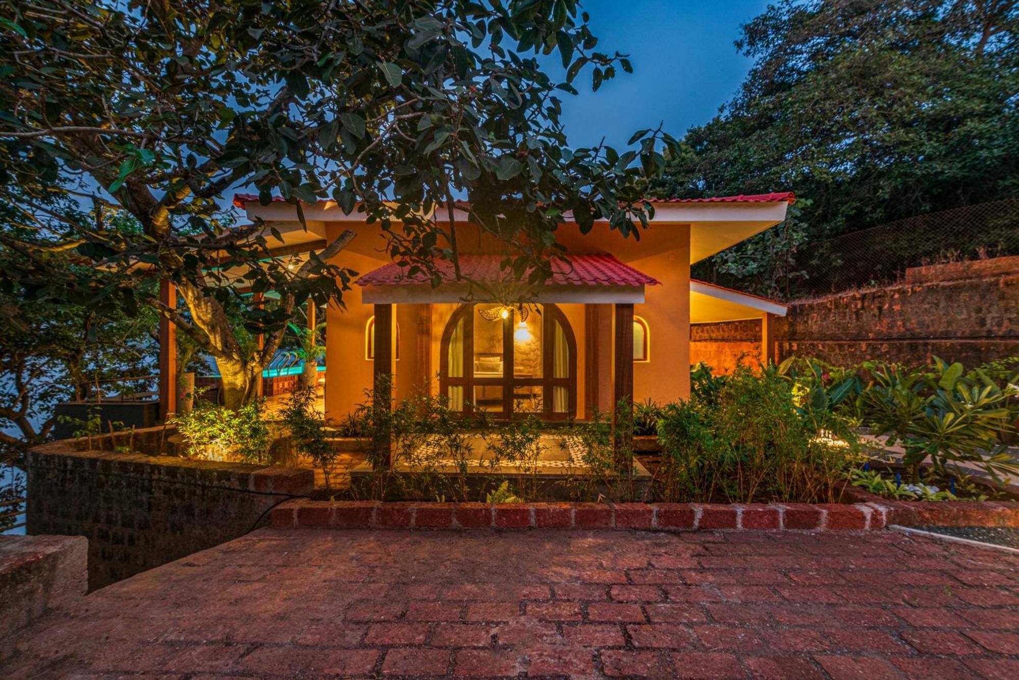 Saffronstays Athaang, Dapoli Ānjarle Exterior photo
