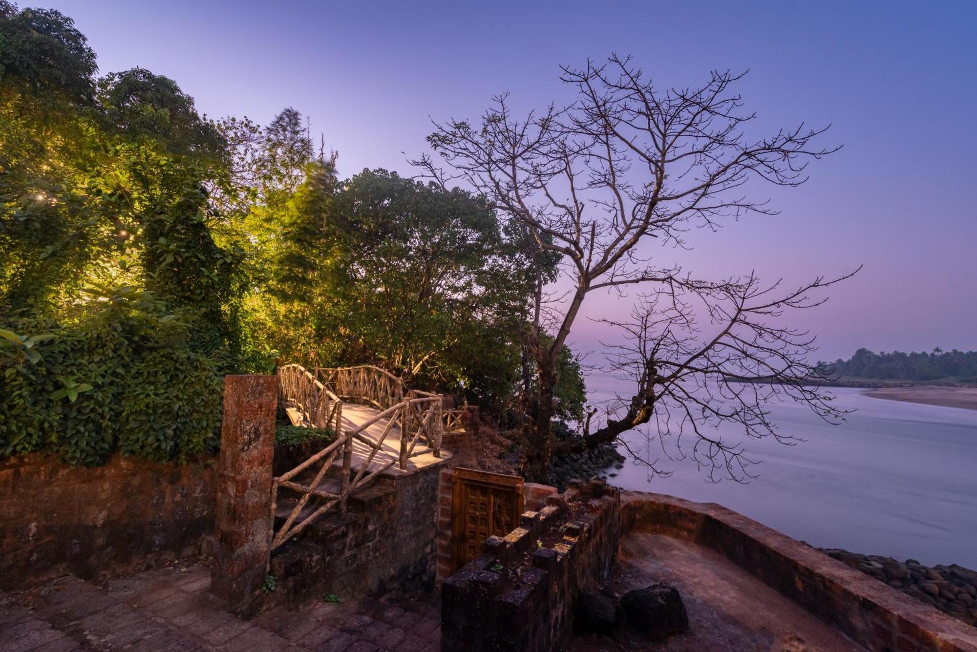 Saffronstays Athaang, Dapoli Ānjarle Exterior photo